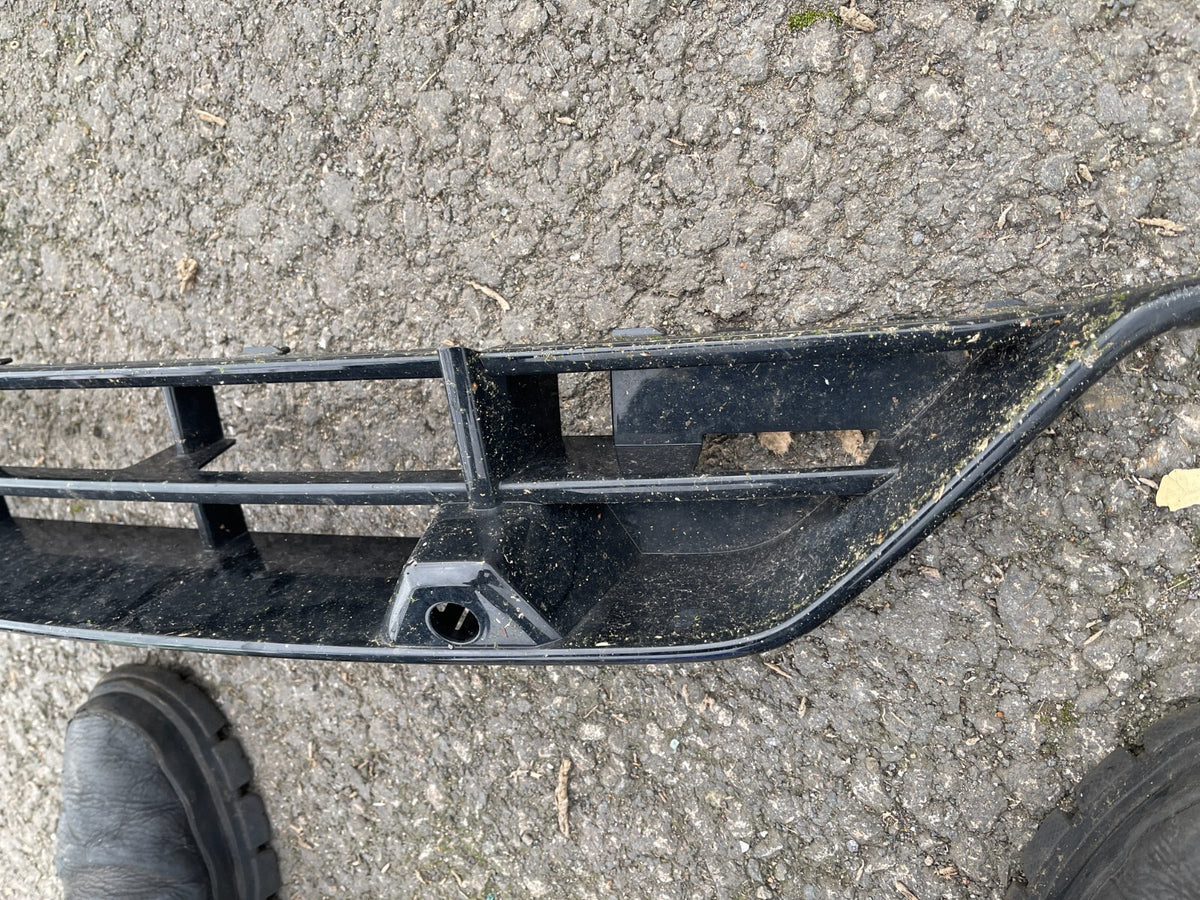 VOLVO V90 R-DESIGN KISI BAWAH BUMPER DEPAN 2020 ke atas 32227395