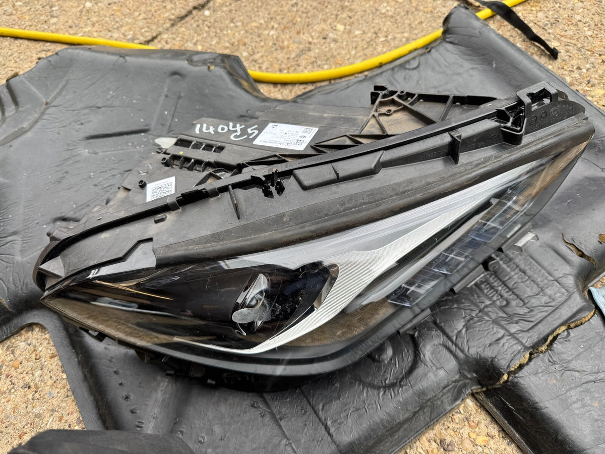 MERCEDES-BENZ GENUINE CLA RIGHT HEADLIGHT HIGH PERFORMANCE DAMAGED