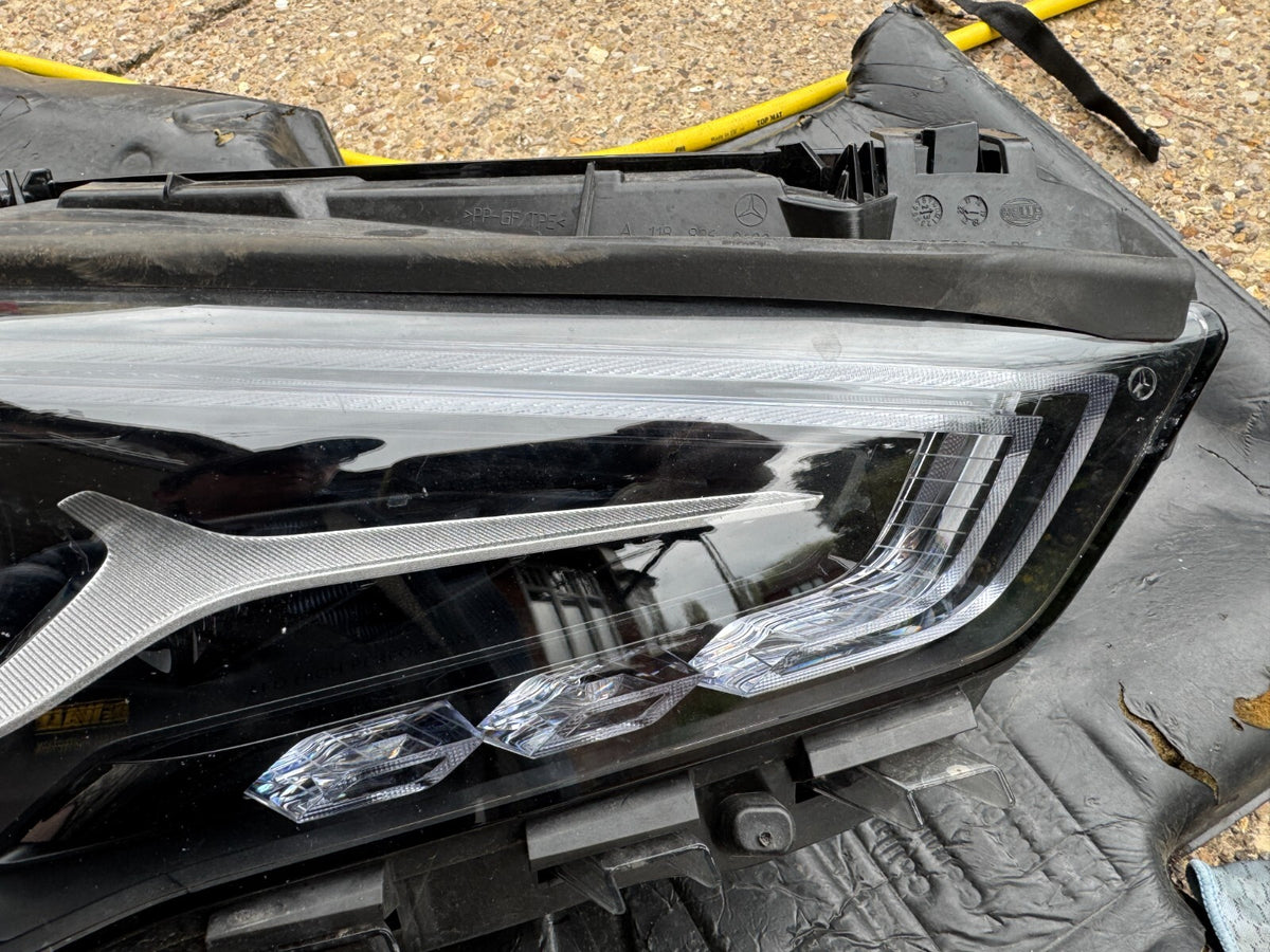MERCEDES-BENZ GENUINE CLA RIGHT HEADLIGHT HIGH PERFORMANCE DAMAGED