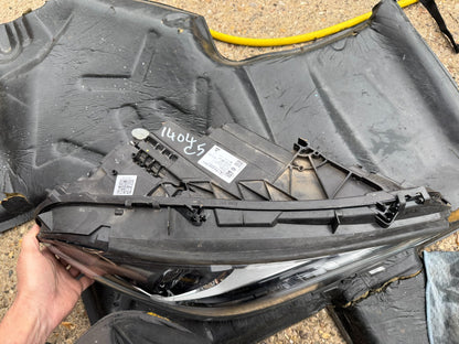 MERCEDES-BENZ GENUINE CLA RIGHT HEADLIGHT HIGH PERFORMANCE DAMAGED