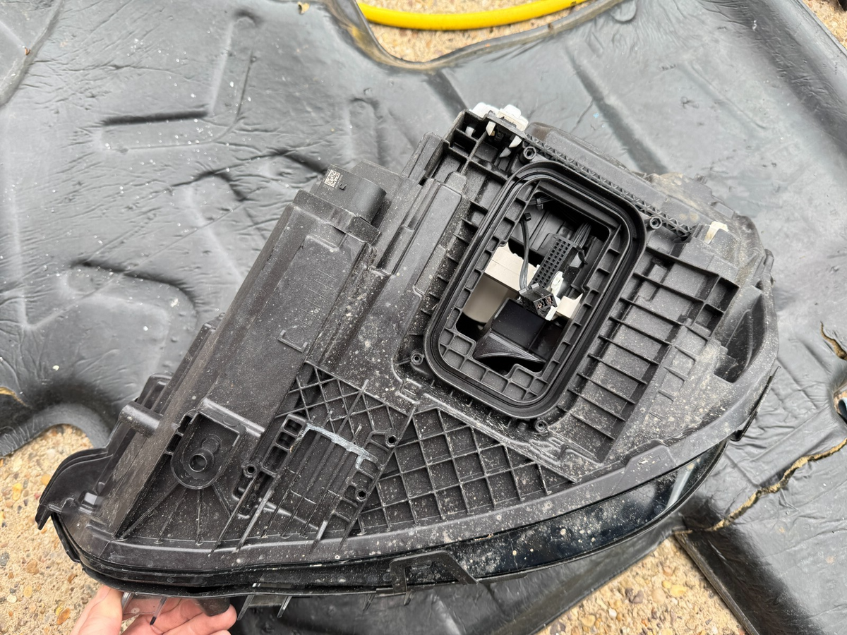 MERCEDES-BENZ GENUINE CLA RIGHT HEADLIGHT HIGH PERFORMANCE DAMAGED