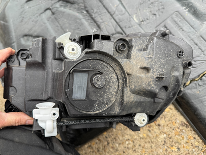 MERCEDES-BENZ GENUINE CLA RIGHT HEADLIGHT HIGH PERFORMANCE DAMAGED