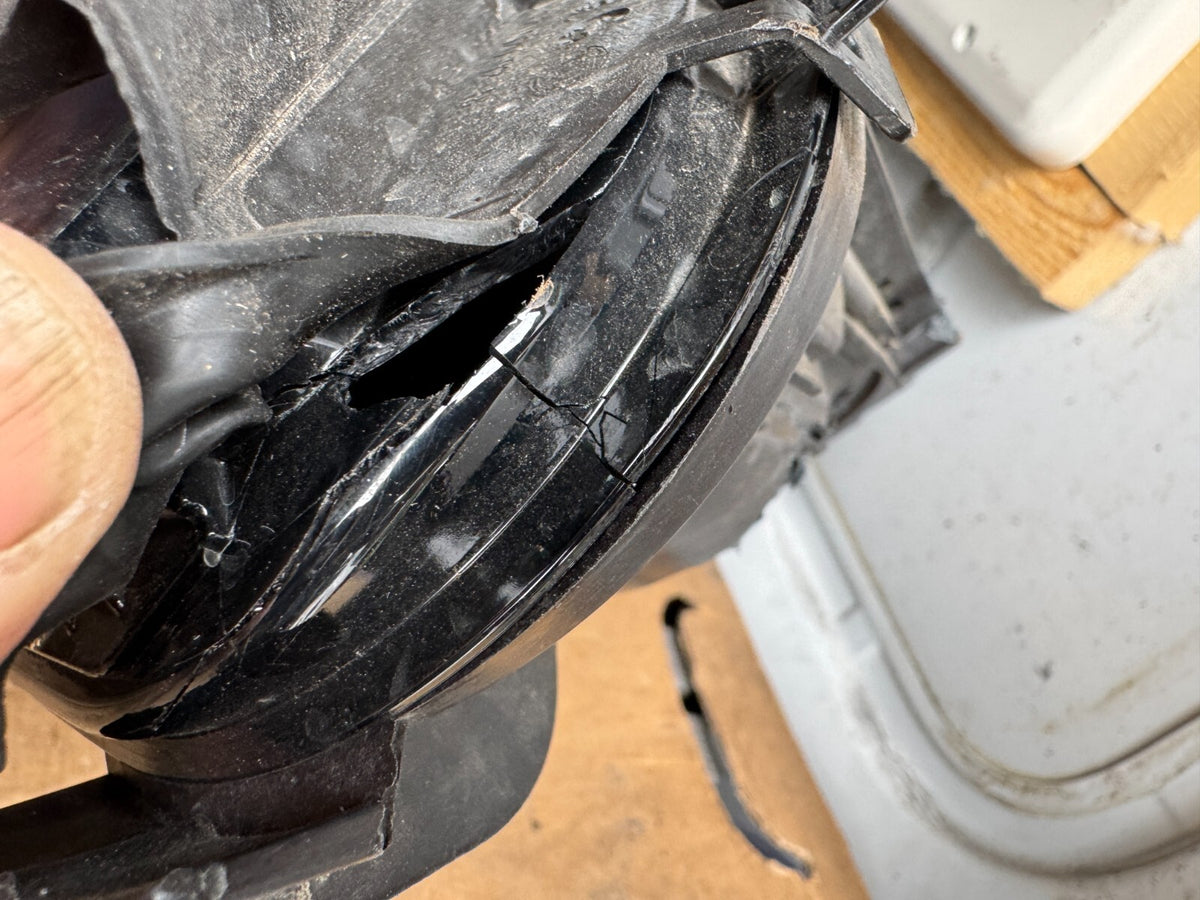 MERCEDES-BENZ GENUINE CLA RIGHT HEADLIGHT HIGH PERFORMANCE DAMAGED