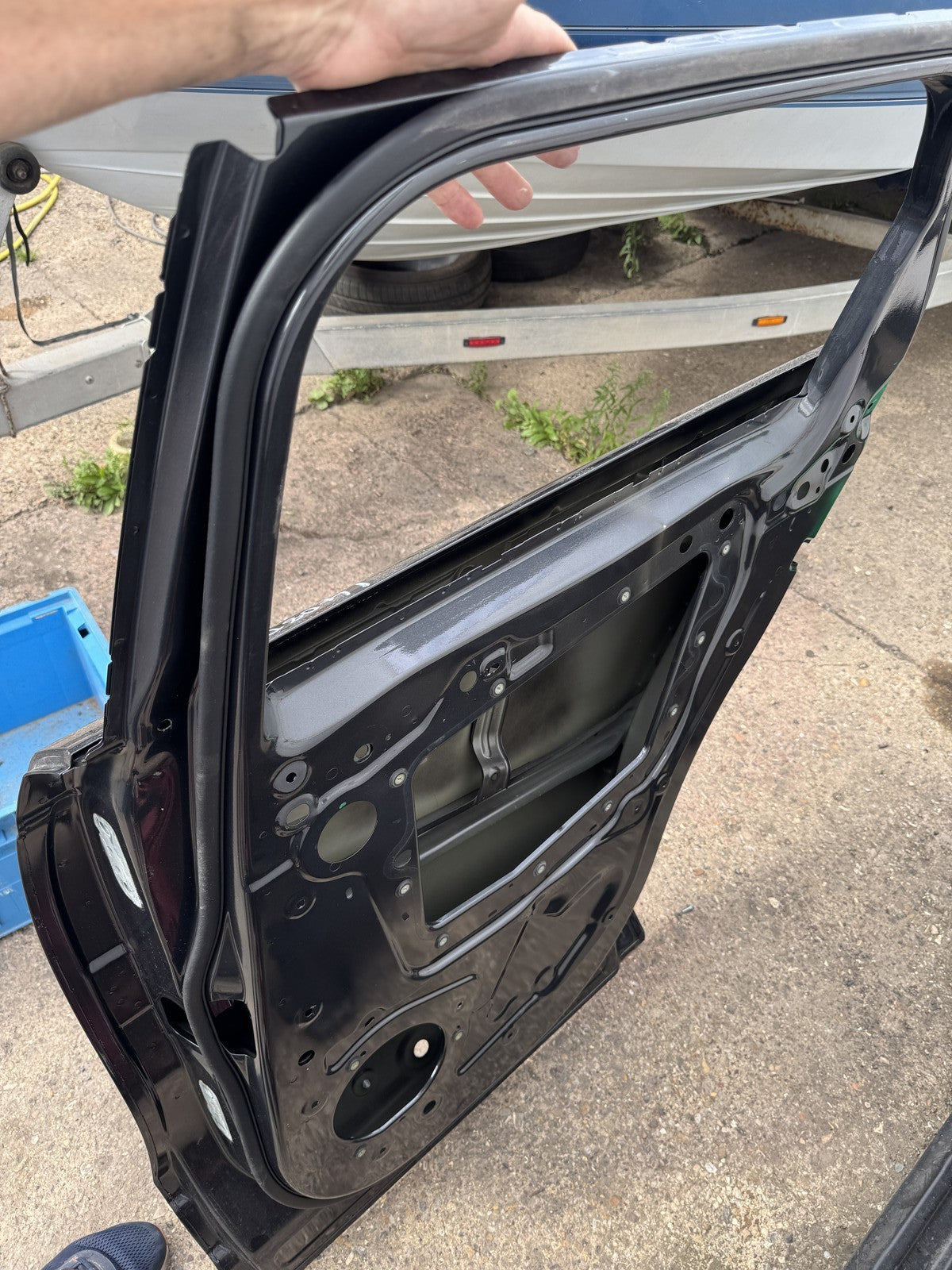 GENUINE RANGE ROVER VELAR L560 REAR RIGHT DOOR SHELL J8A2-20254-AA 2017-ON
