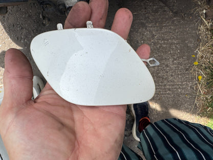 MERCEDES C CLASS W205 LCI AMG FRONT TOW EYE COVER WHITE A2058856402 2018-21 ♻️