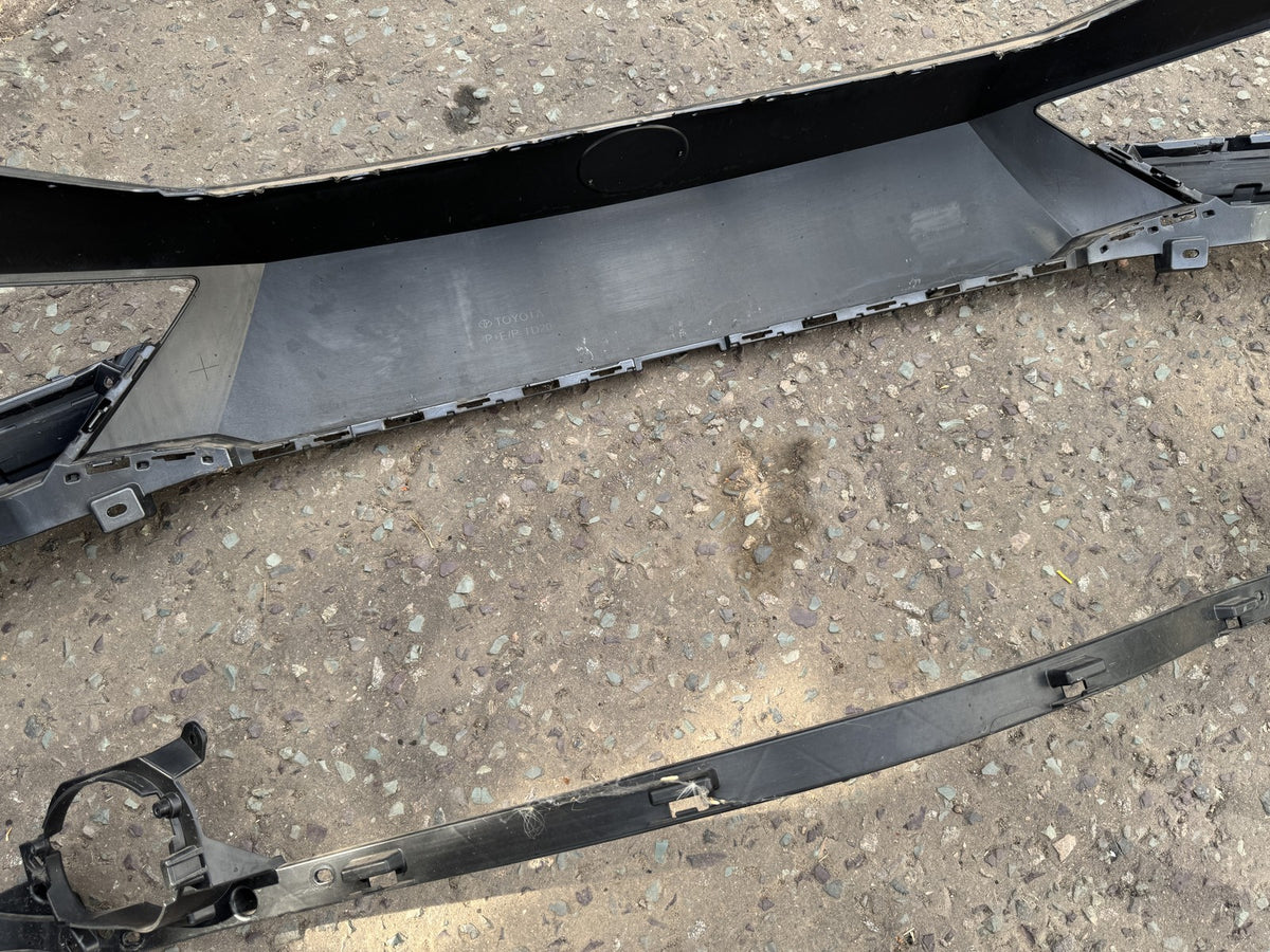 GENUINE TOYOTA C-HR MK2 2023-ON FRONT BUMPER GREY 52119-F4250 SKIN