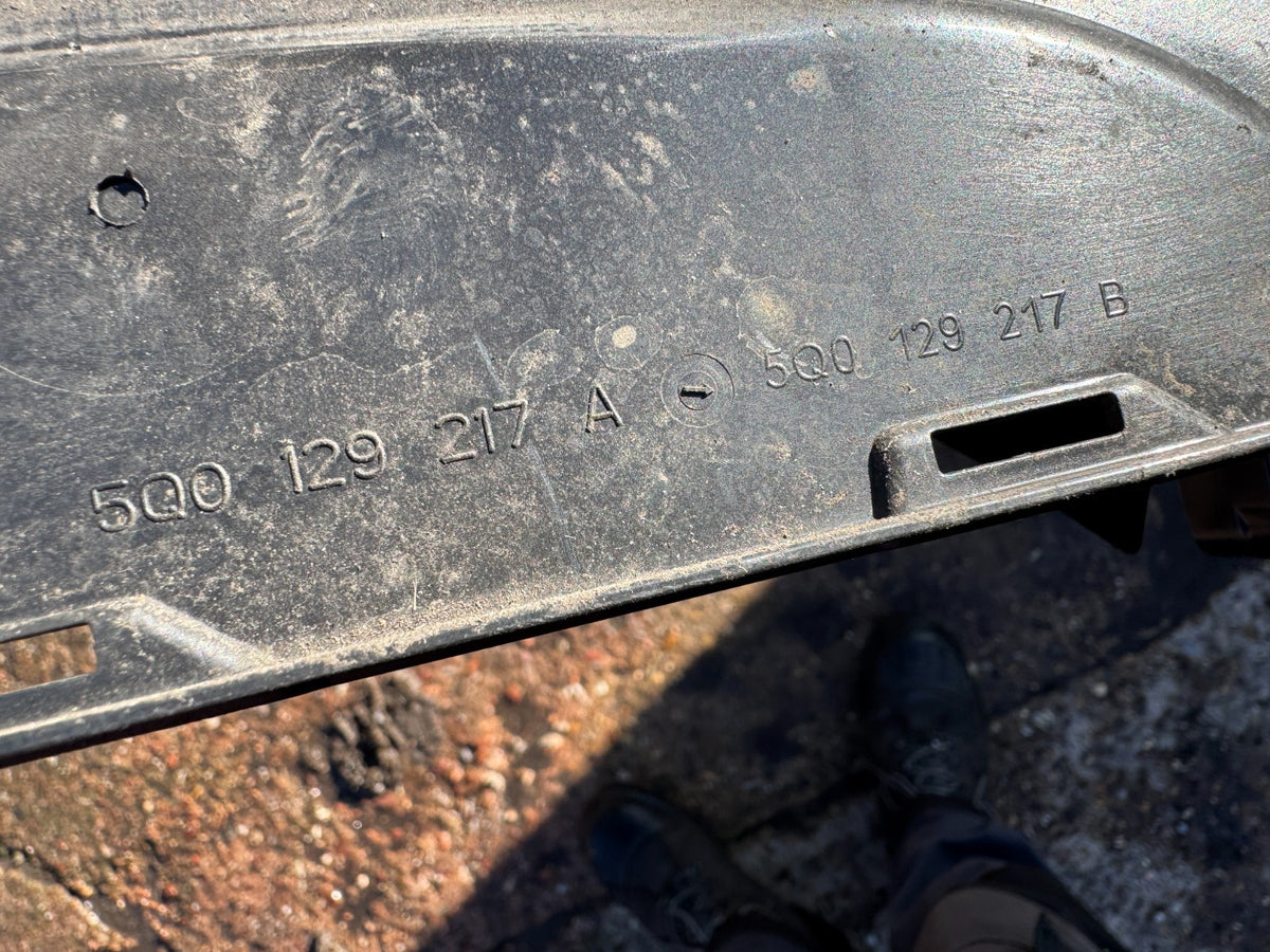 Audi A3 8Y 2023 汽油進氣軟管 導風管 5q0129217b