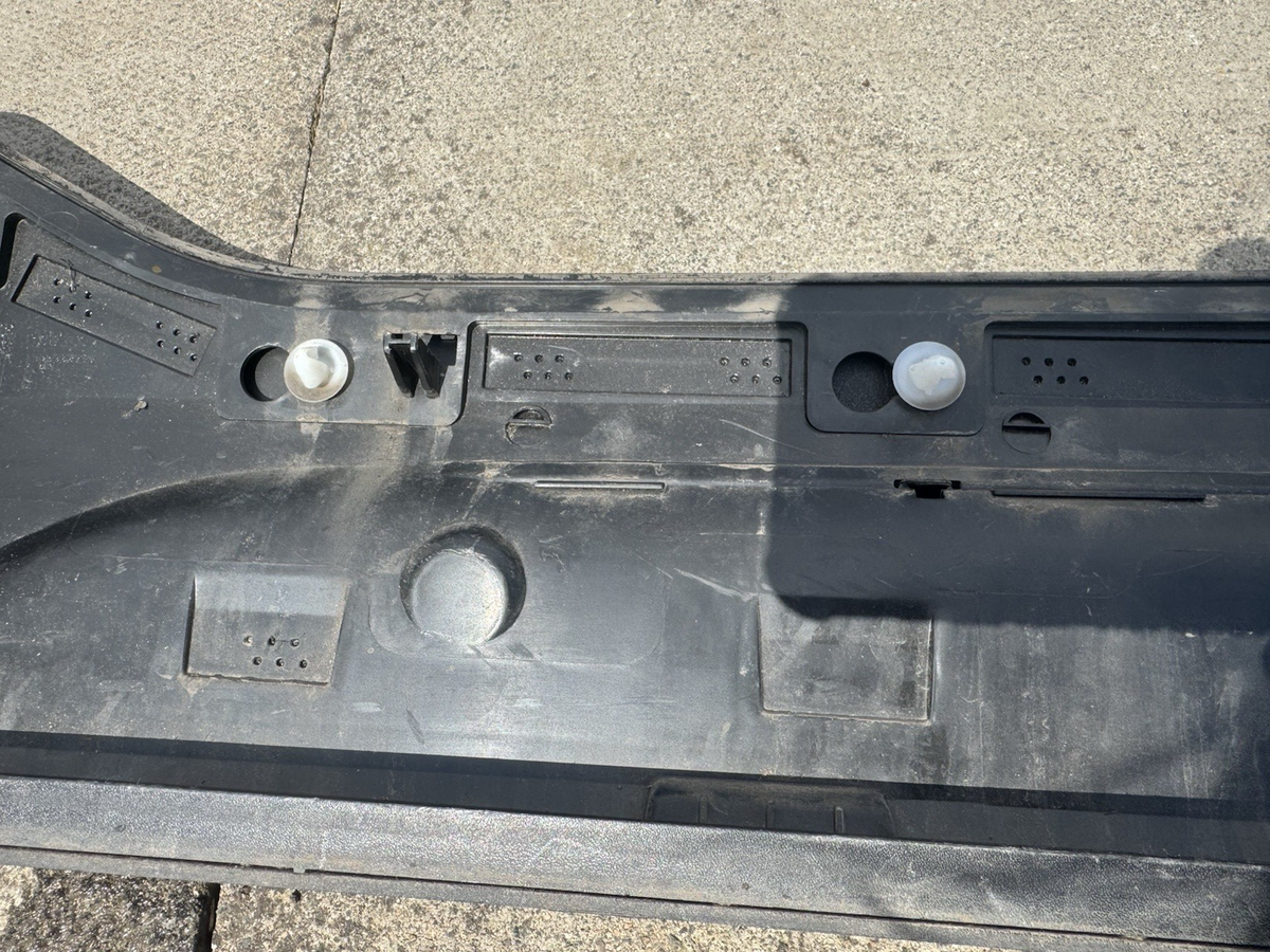Volvo XC40 18-23 Acuan Bawah Pintu Depan Kanan Tulen 31448317 31448337 I9K10