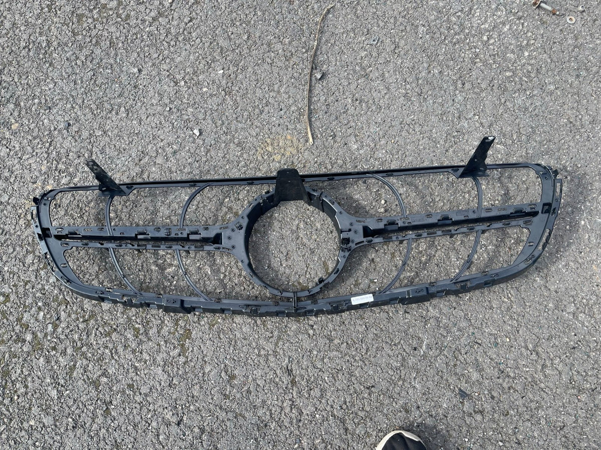 GENUINE MERCEDES GLC X253 AMG FRONT GRILL FRAME - A2538880000