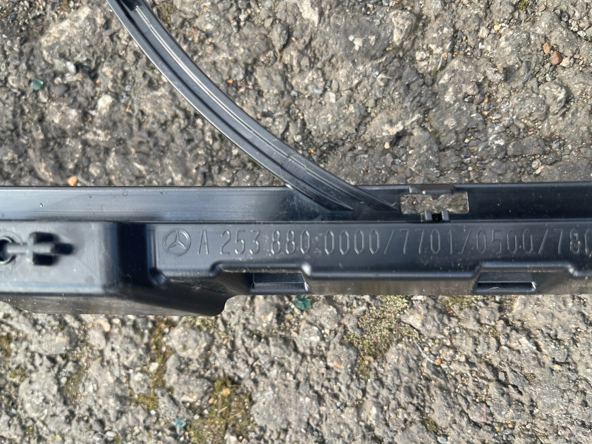 GENUINE MERCEDES GLC X253 AMG FRONT GRILL FRAME - A2538880000