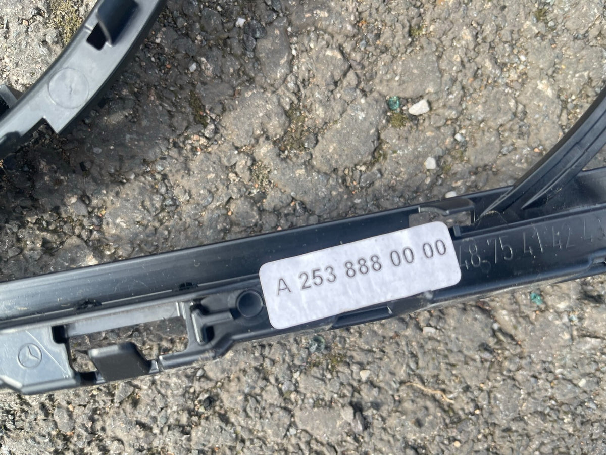 GENUINE MERCEDES GLC X253 AMG FRONT GRILL FRAME - A2538880000