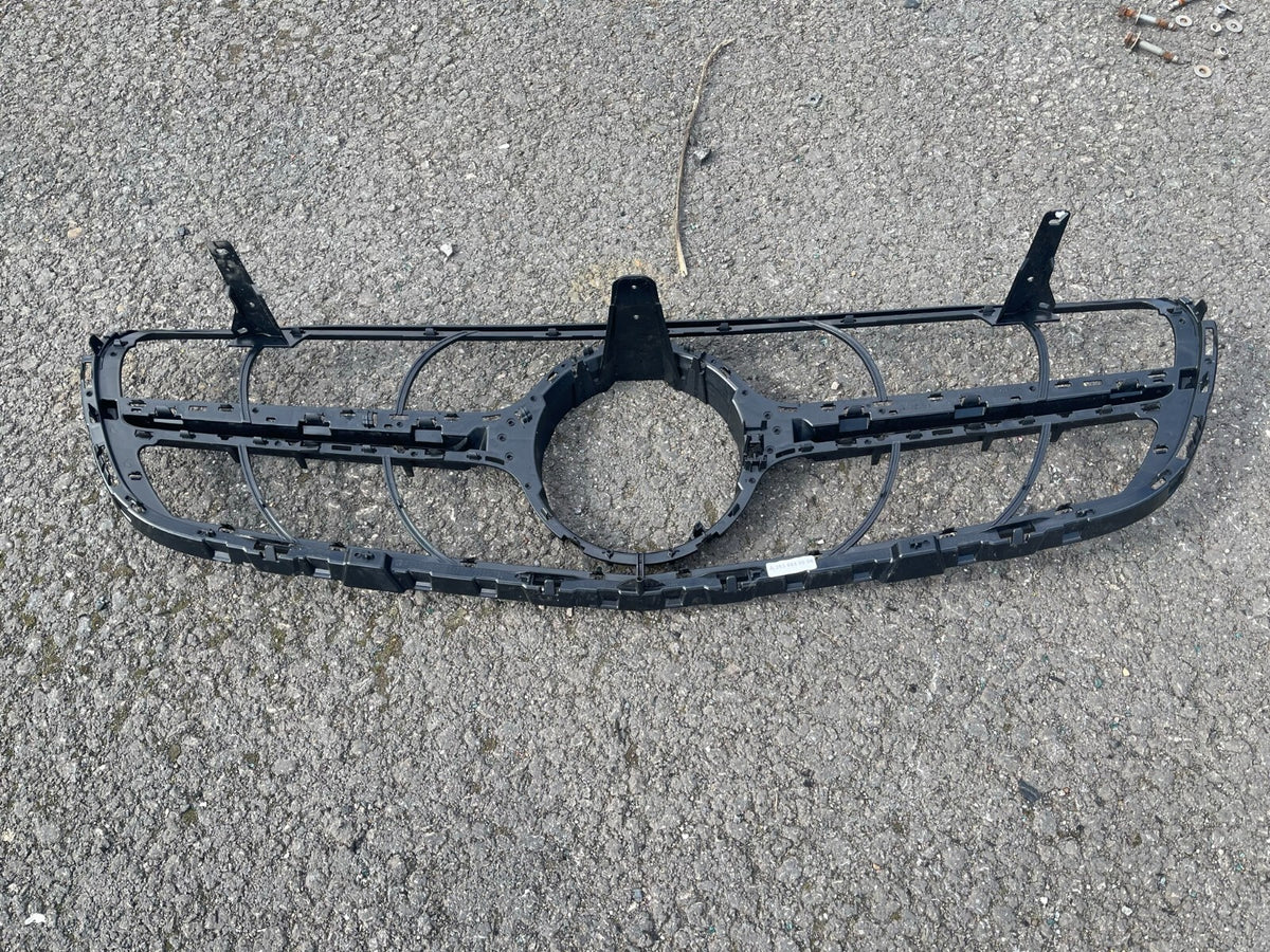 GENUINE MERCEDES GLC X253 AMG FRONT GRILL FRAME - A2538880000
