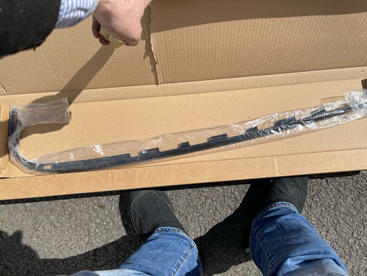 BARU LIST TRIMS PINTU ATAS KANAN BELAKANG OEM PORSCHE PANAMERA 2010-2016 97053648207A78