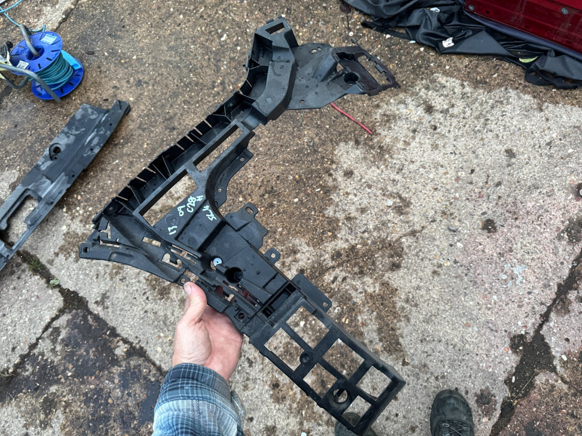 Volvo XC90 Rear Bumper Left Side Bracket 31663175 Genuine