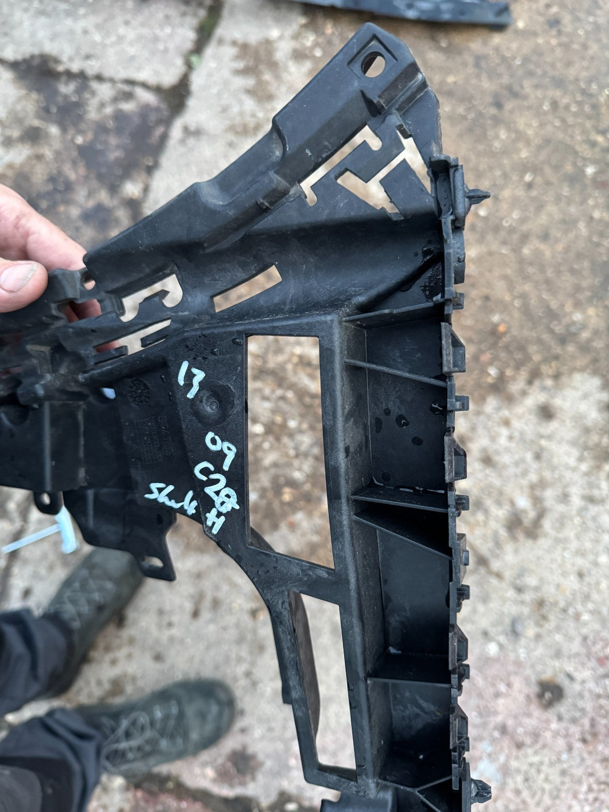Volvo XC90 Rear Bumper Left Side Bracket 31663175 Genuine