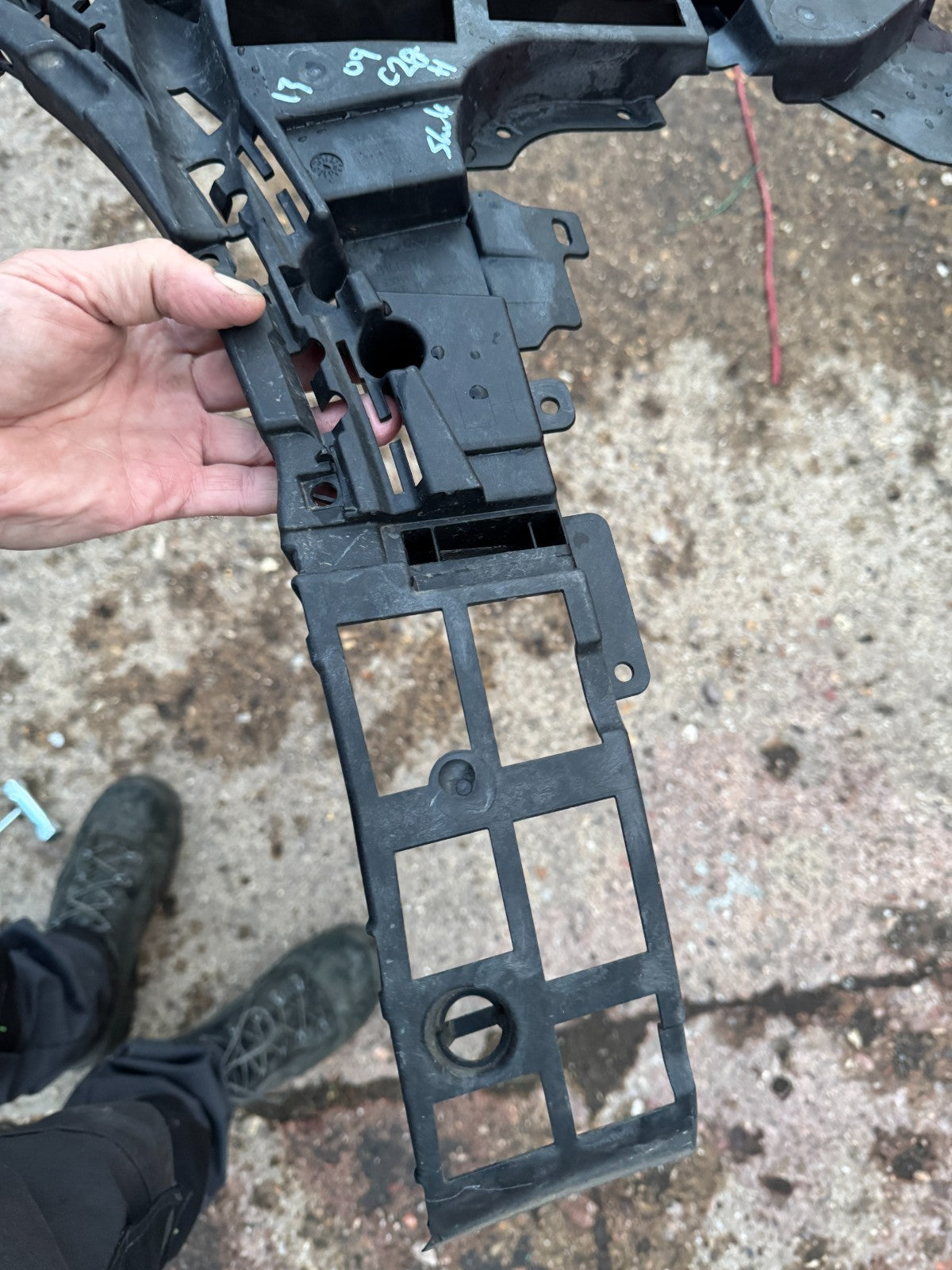 Volvo XC90 Rear Bumper Left Side Bracket 31663175 Genuine
