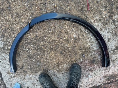 LAND ROVER DISCOVERY L550 WHEEL ARCH TRIM REAR LEFT LK72290E23B