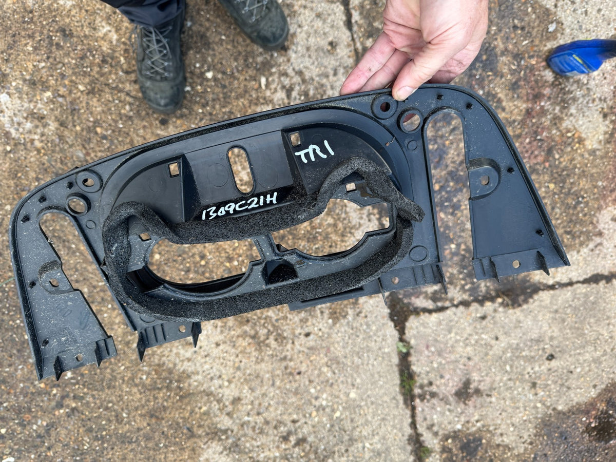 2020 NISSAN LEAF CHARGE PORT SURROUND TRIM 2018-2023  657305SH0A