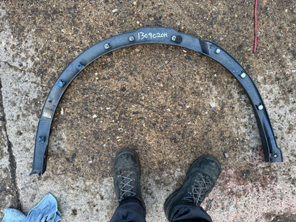 LAND ROVER DISCOVERY L550 WHEEL ARCH TRIM REAR LEFT LK72290E23B