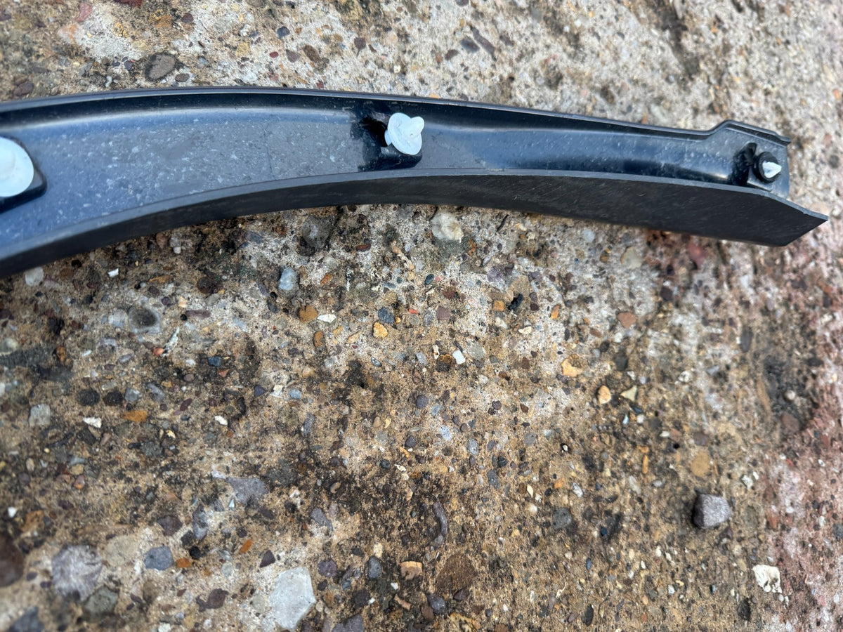LAND ROVER DISCOVERY L550 WHEEL ARCH TRIM REAR LEFT LK72290E23B