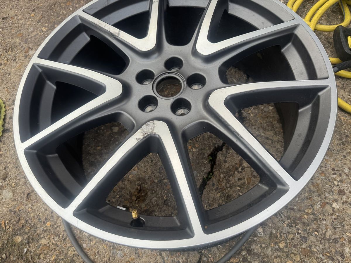 Range Rover Velar L560 2026 21in 5109 Alloy Wheel 8.5Jx21 Scratched M8A2-1007-DA
