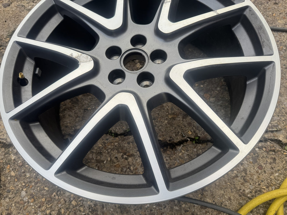 Range Rover Velar L560 2026 21in 5109 Alloy Wheel 8.5Jx21 Scratched M8A2-1007-DA