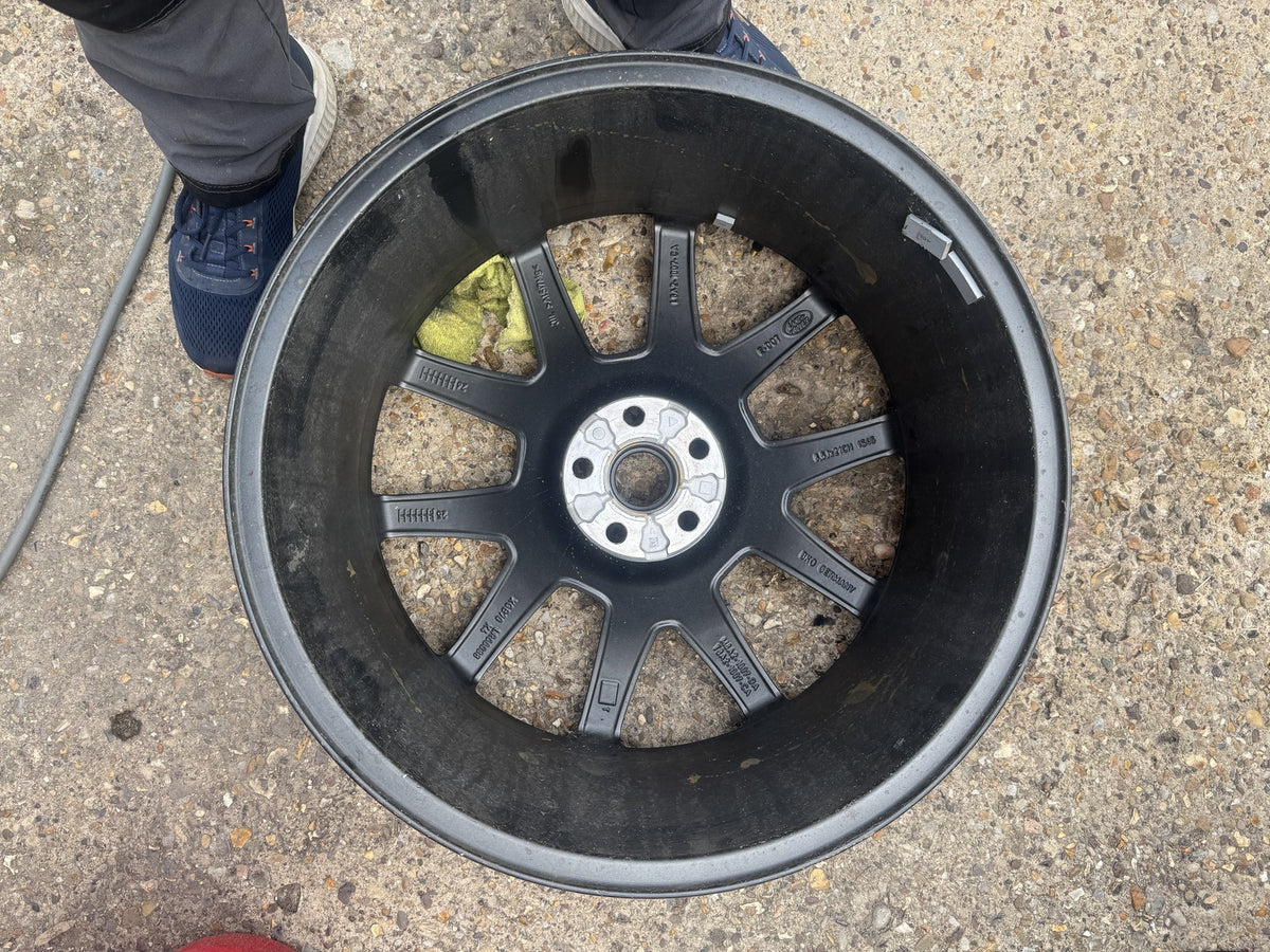 Range Rover Velar L560 2026 21in 5109 Alloy Wheel 8.5Jx21 Scratched M8A2-1007-DA