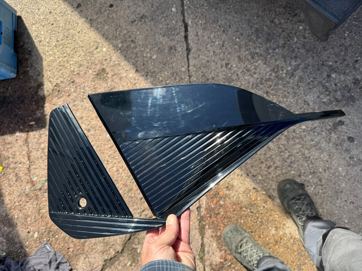 2025 Peugeot 408 P54 Front RIGHT Bumper fog light trim 9846750980 Scratched