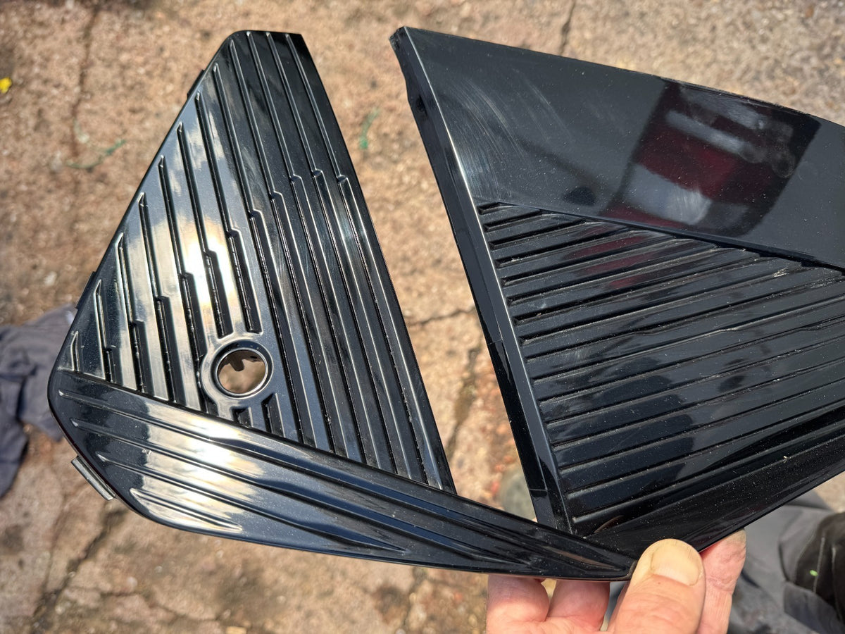 2025 Peugeot 408 P54 Front RIGHT Bumper fog light trim 9846750980 Scratched