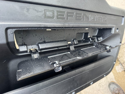 2019 ON L663 แผ่นปิดกันรอยธรณีประตูท้ายด้านใน LAND ROVER DEFENDER 110