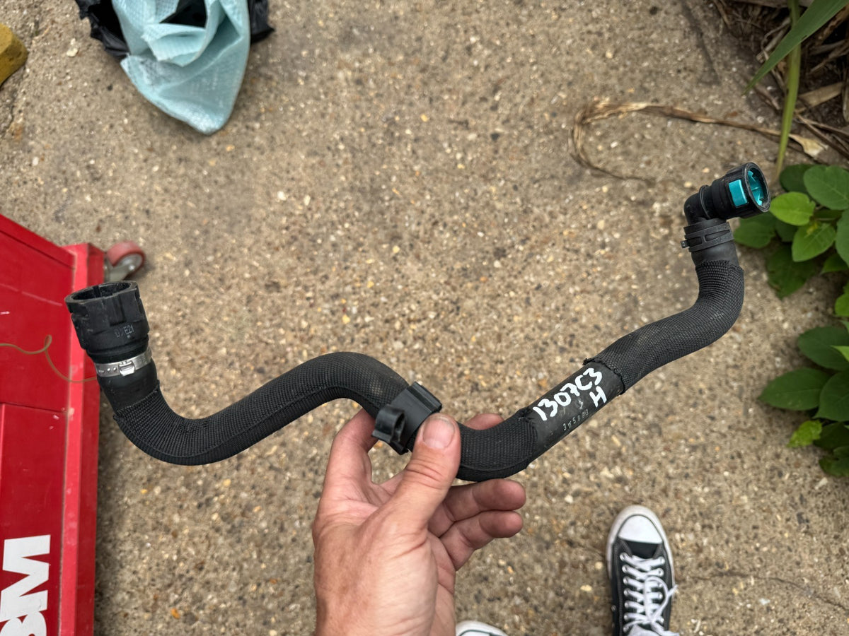 Radiator hose L663 Defender 110 M8B28D093AB missing metal circlip