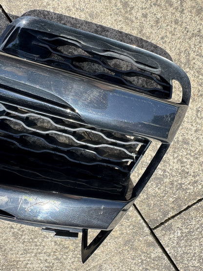 LAND ROVER RANGE ROVER VELAR L560 Kisi-Kisi / Grill Depan Kanan J8A2-17E853-AB 2019 14441702
