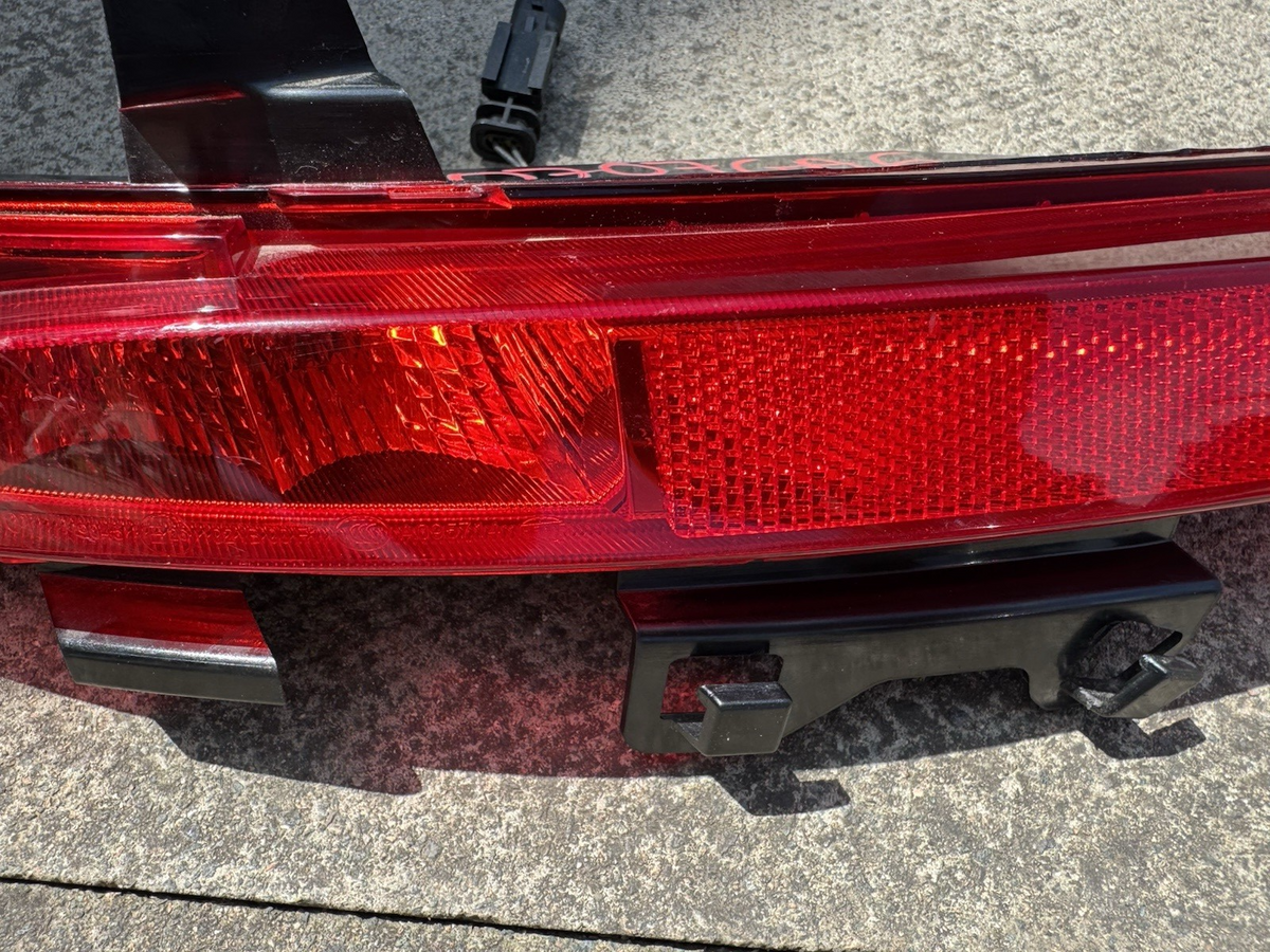 LAND ROVER DISCOVERY SPORT L550 LEFT REAR BUMPER FOGLIGHT LIGHT FK72 15K273 AC