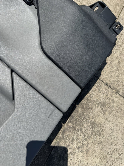 PZ31-K27503 Sandaran tangan Lh 2025