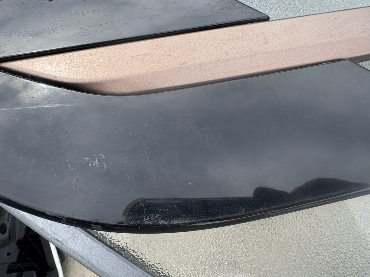 คิ้วช่องลมแก้มหน้า NS ซ้าย แท้ RANGE ROVER SPORT L461 N9X2-280B11-BE