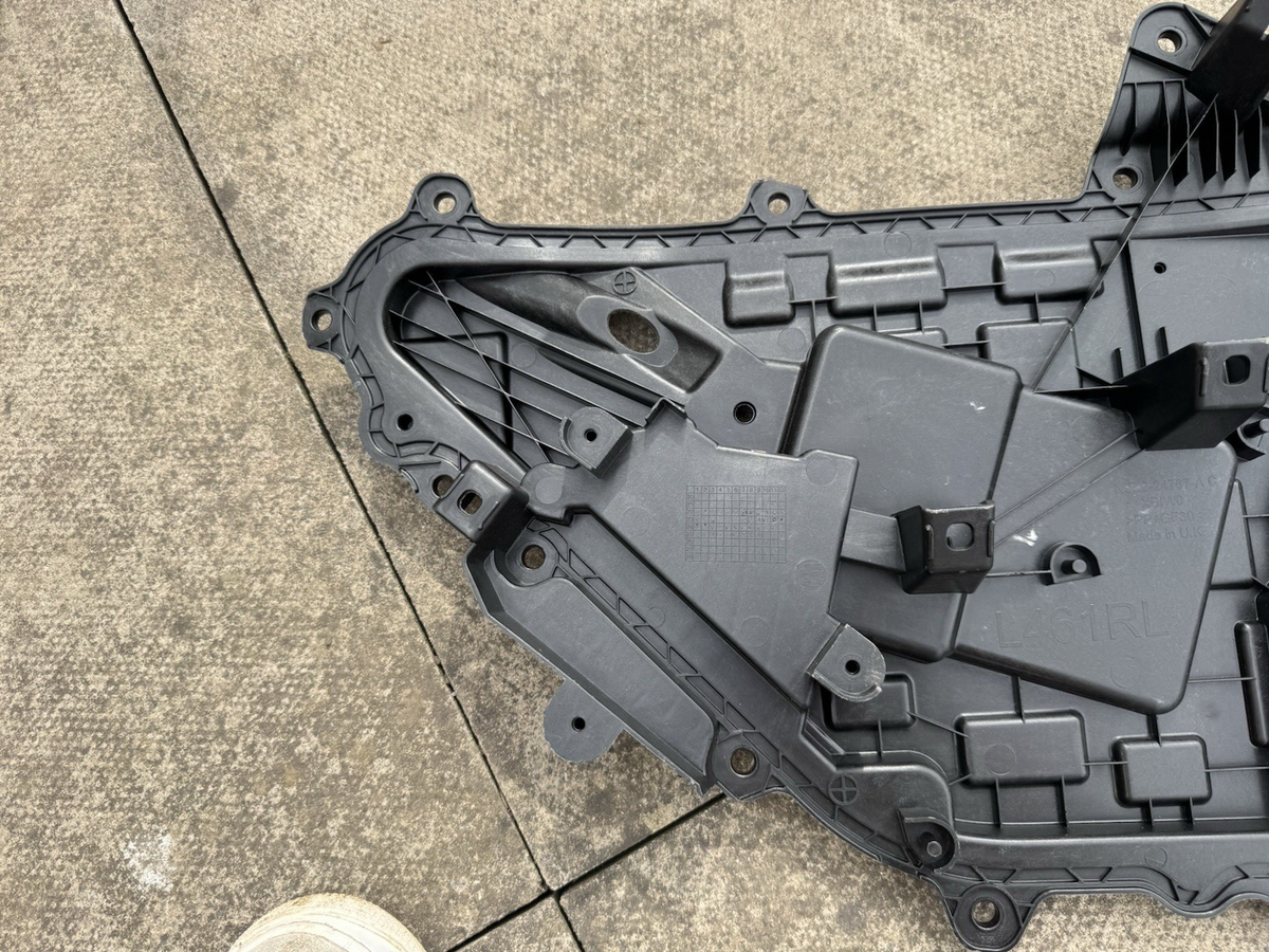 RANGE ROVER SPORT L461 2023-2026 TÁP PI CỬA TRONG SAU TRÁI N9X2-24767-AC
