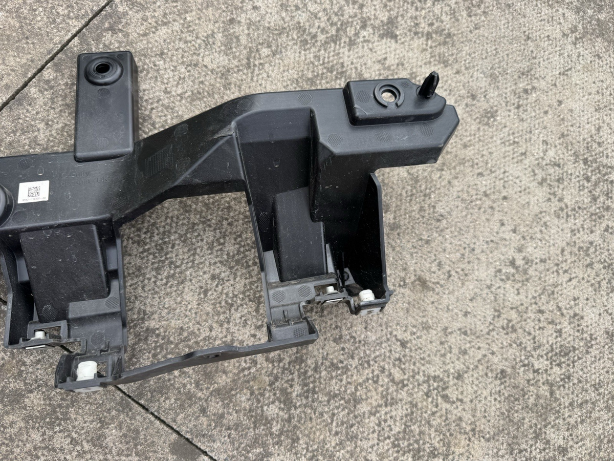 LAND ROVER RANGE ROVER SPORT 2022-2026 BREKET BUMPER DEPAN N9X2-17E800-A