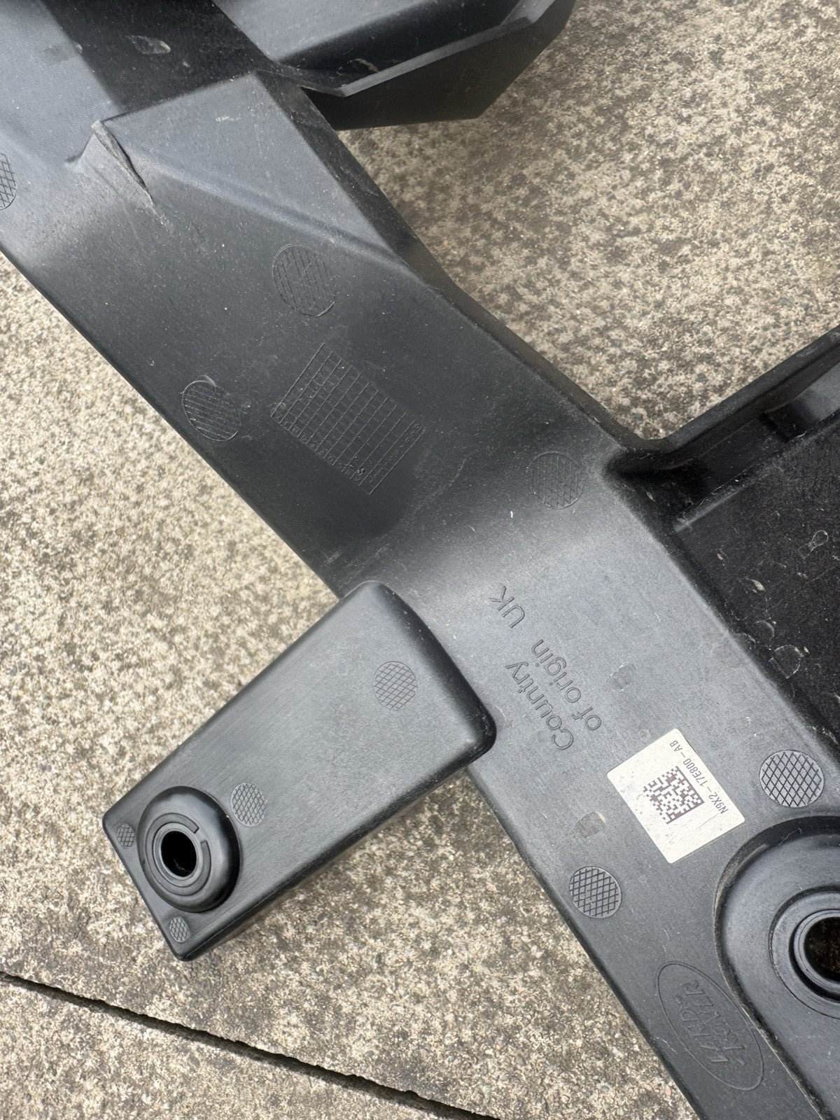 LAND ROVER RANGE ROVER SPORT 2022-2026 BREKET BUMPER DEPAN N9X2-17E800-A