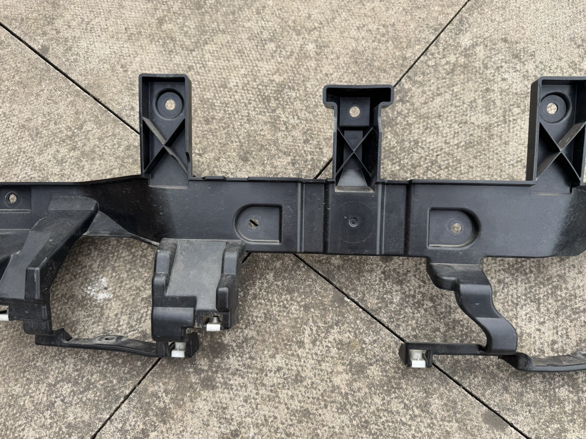 LAND ROVER RANGE ROVER SPORT 2022-2026 BREKET BUMPER DEPAN N9X2-17E800-A