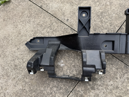 LAND ROVER RANGE ROVER SPORT 2022-2026 BREKET BUMPER DEPAN N9X2-17E800-A