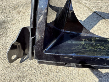 Frame Lampu Depan Kiri Land Rover Defender 20 ON L8B2-13C025-B L663