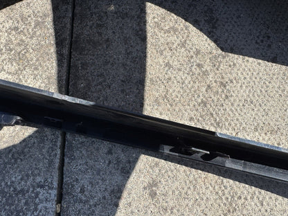 Frame Lampu Depan Kiri Land Rover Defender 20 ON L8B2-13C025-B L663