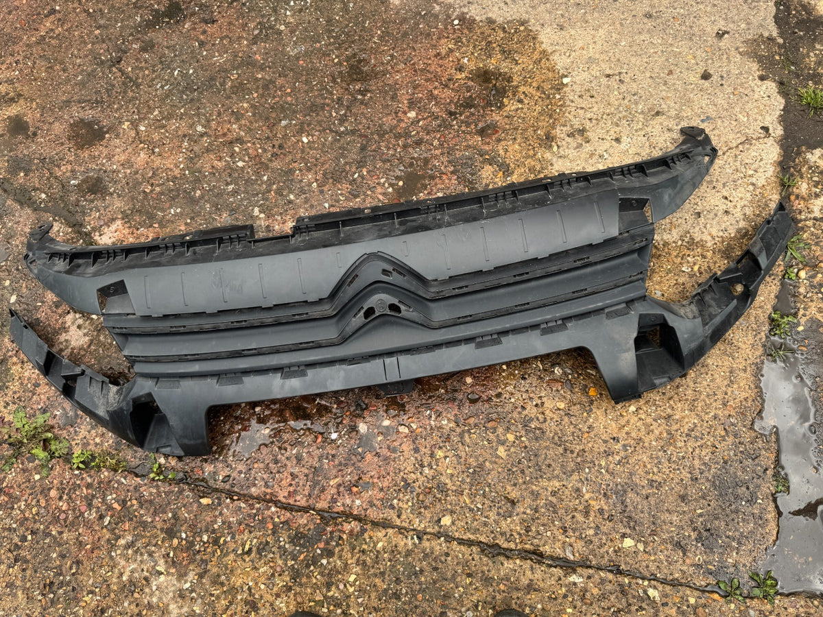 GENUINE CITROEN BERLINGO 2018   FRONT GRILLE 9816779080 NO FAKES