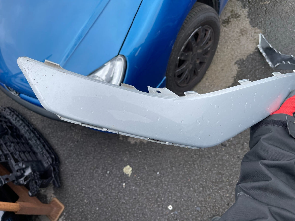 21 On Mercedes EQA H243 Bumper Depan Bagian Bawah Original A2438852603 Perak