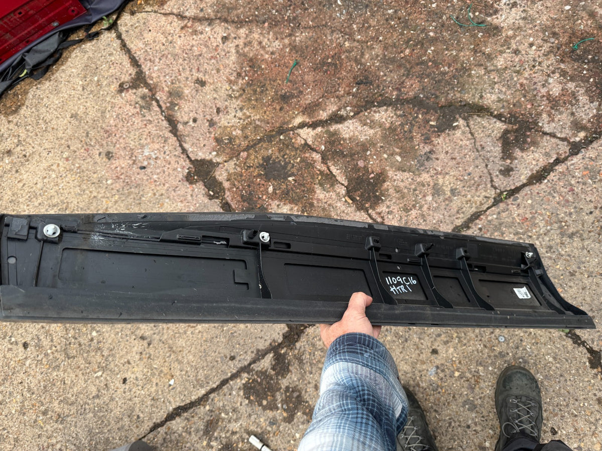 2022 AUDI Q4 E TRON RIGHT FRONT DOOR MOULDING 2022 TO 2025 89A853960A