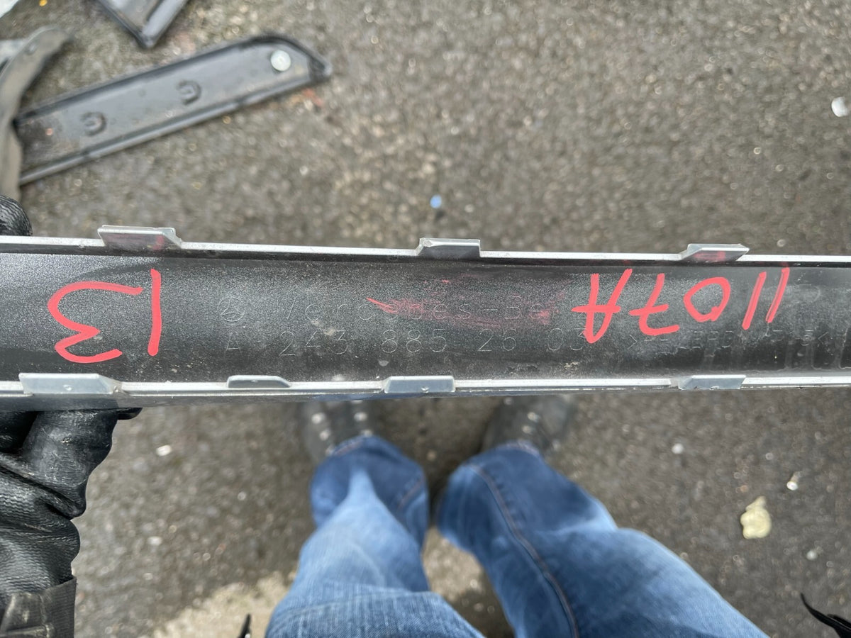 21 On Mercedes EQA H243 Bumper Depan Bagian Bawah Original A2438852603 Perak