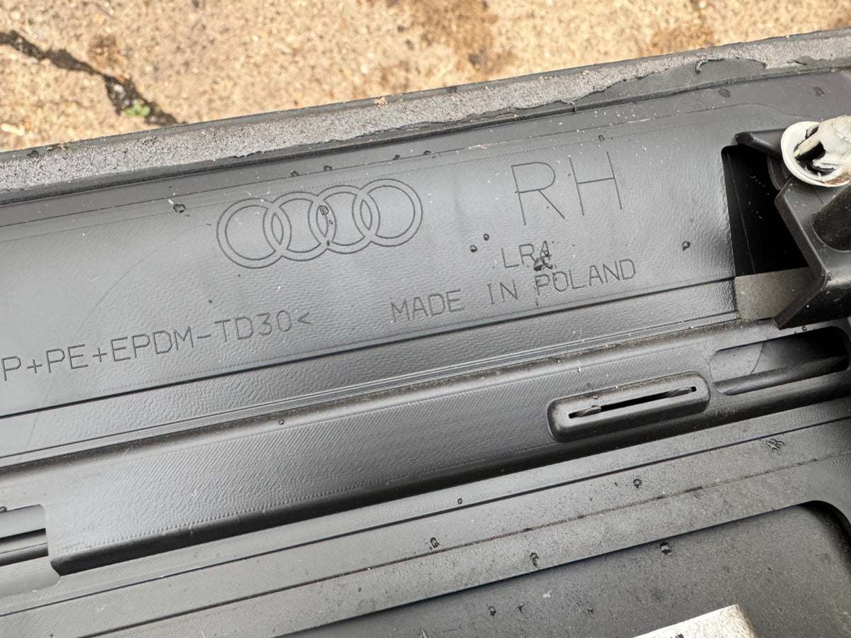 2022 AUDI Q4 E TRON RIGHT FRONT DOOR MOULDING 2022 TO 2025 89A853960A