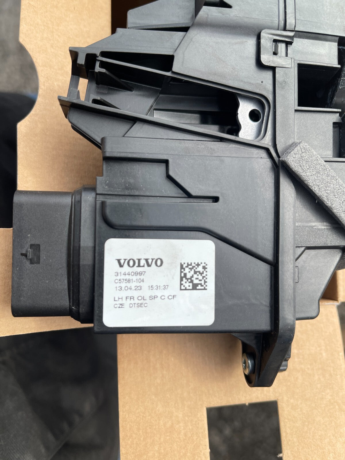 NEW VOLVO XC90 MK2 FRONT LEFT DOOR LOCK 31440997 GENUINE