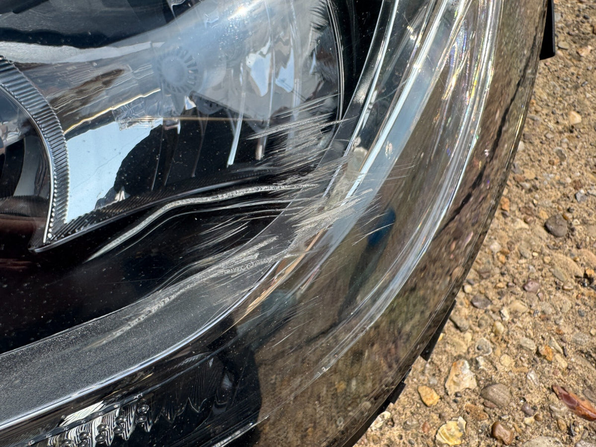 14-21 MERCEDES C200 W205 LEFT HEADLIGHT A2059066702 SCRATCHED LENS BROKEN LUGS