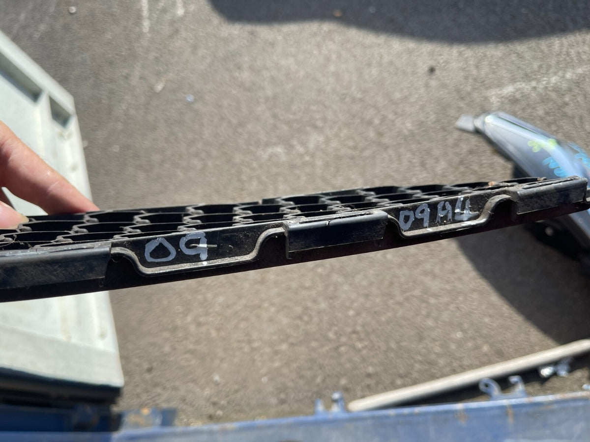 Toyota Yaris Front Bumper Grill 53111-0D230 Genuine